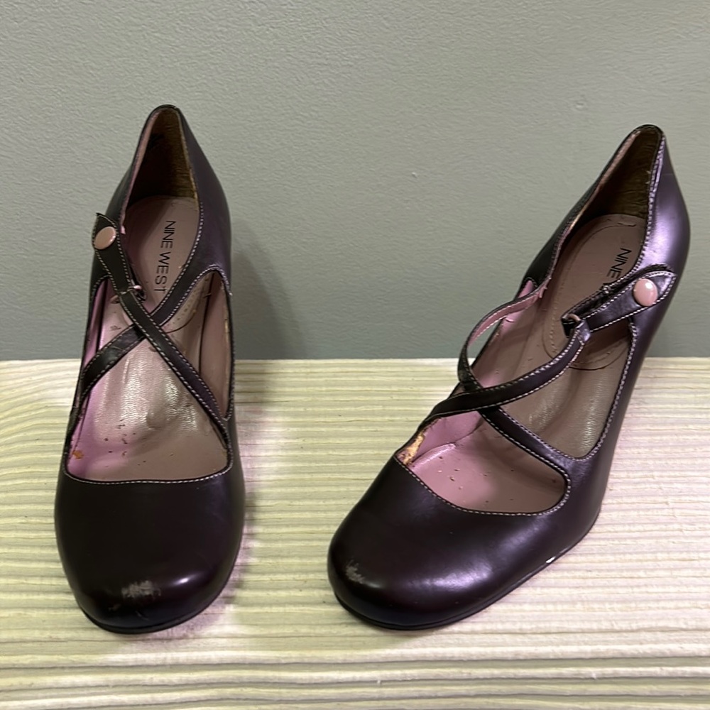 Nine West brown leather strap pump
